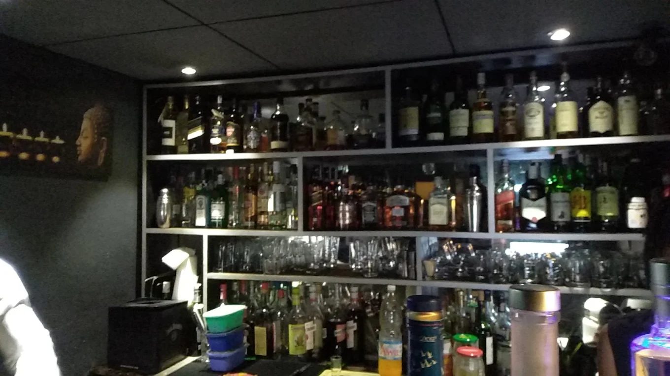 Swell Lounge — bar à cocody, Abidjan