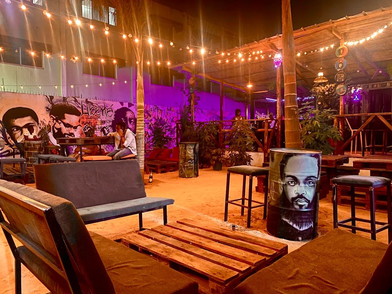 Le FéLaH — bar à , Abidjan